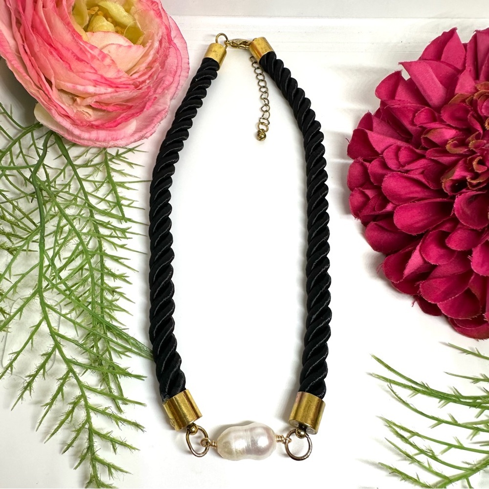 VINTAGE⚜️Silk Choker With Genuine Freshwater Pearl - Picture 4 of 6